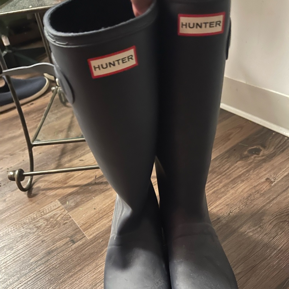 BARELY WORN women’s size 11 hunter boots!